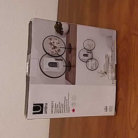 Umbra Infinity Photo Displays - Picture 2 of 7